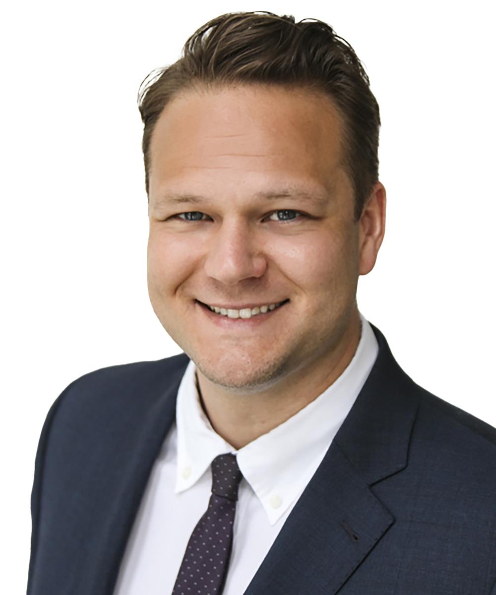 Derek DeGroot headshot
